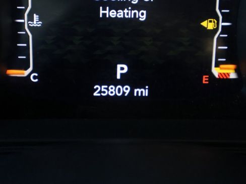 Used 2024 Jeep Gladiator Mojave w/ Technology Group image 29