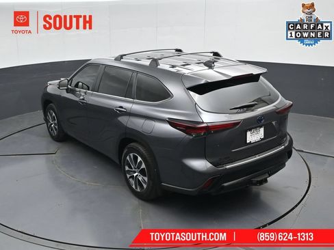 Used 2024 Toyota Highlander XLE AWD/4WD image 54