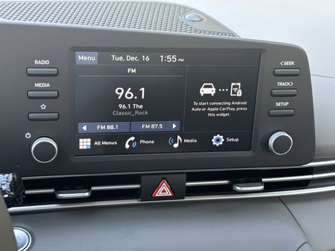 Certified 2025 Hyundai Elantra Sport image 22