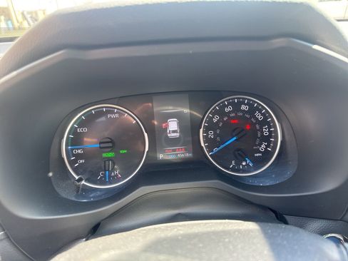 Used 2022 Toyota RAV4 XLE w/ Convenience Package AWD/4WD image 9