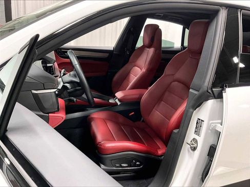 Used 2025 Porsche Macan 4S Electric image 8