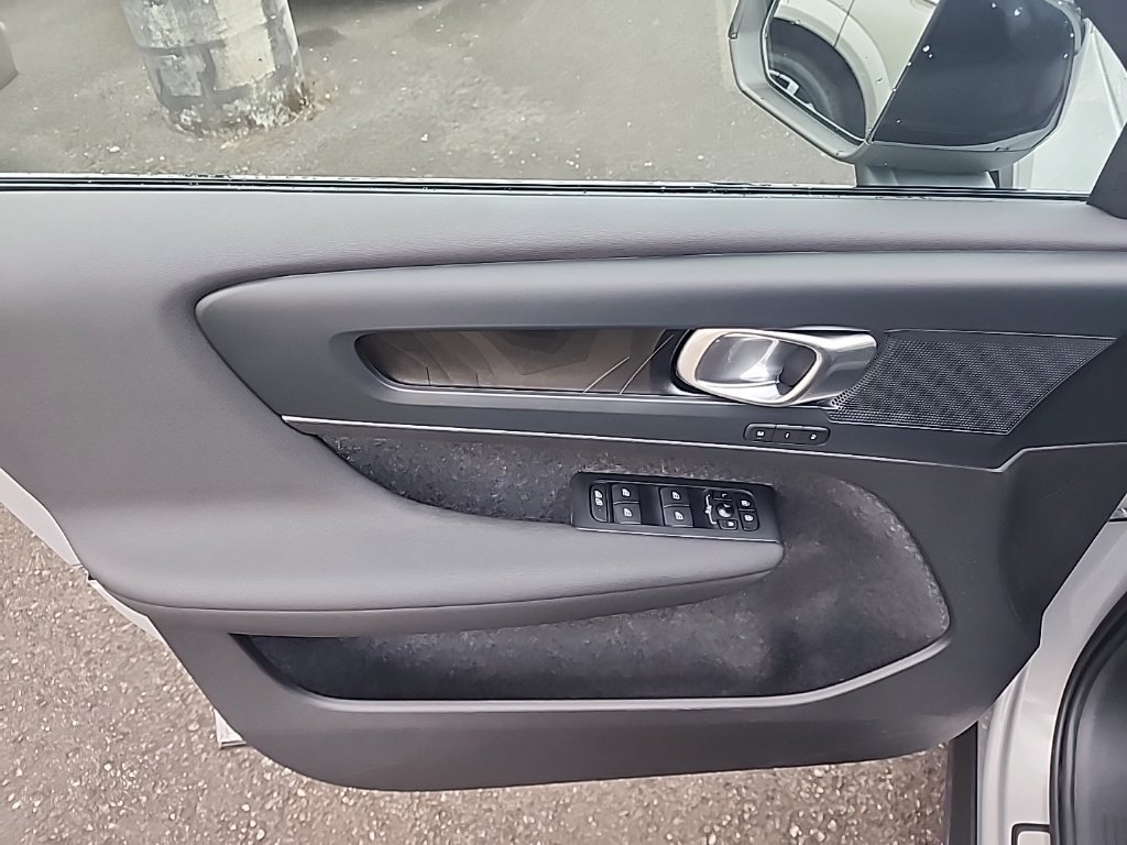 Certified 2023 Volvo XC40 Recharge Plus AWD/4WD image 10
