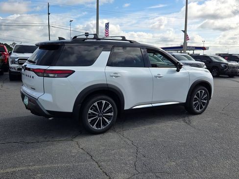 New 2026 Nissan Pathfinder Platinum FWD image 13