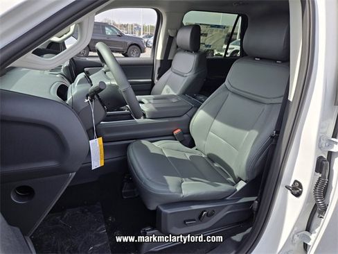 New 2026 Ford Expedition Active image 5