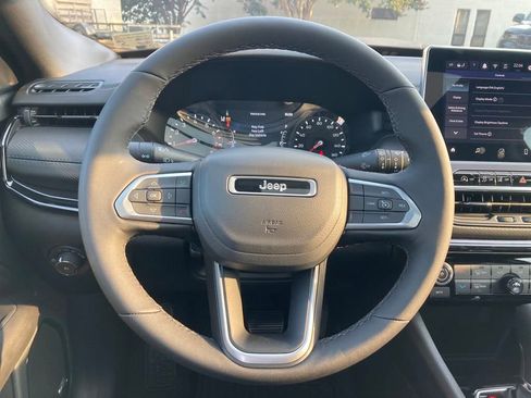 New 2025 Jeep Compass Latitude w/ Sun & Sound Group AWD/4WD image 15