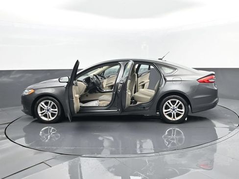 Used 2018 Ford Fusion SE FWD image 28