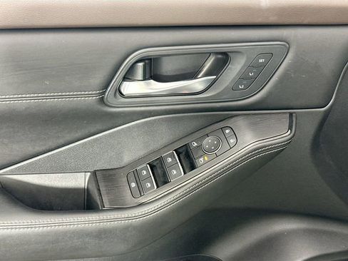 Used 2023 Nissan Rogue SL w/ SL Premium Package image 25