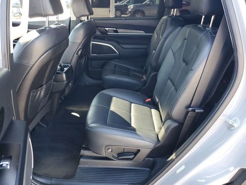 Used 2022 Kia Telluride EX w/ EX Premium Package image 16