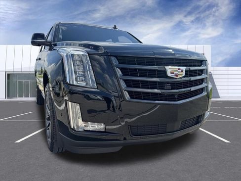 Used 2020 Cadillac Escalade Premium Luxury w/ Escalade Sport Edition AWD/4WD image 8