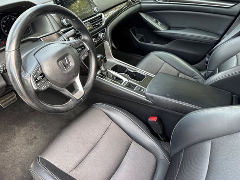 Used 2018 Honda Accord Sport image 10