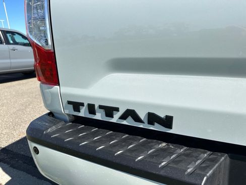 Used 2018 Nissan Titan SL w/ Midnight Edition AWD/4WD image 8