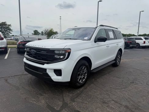 Used 2025 Ford Expedition Active RWD image 9