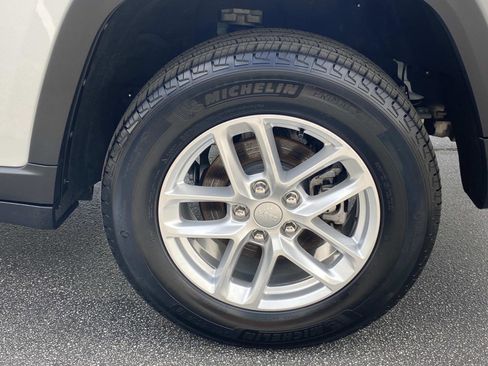 Used 2024 Jeep Grand Cherokee Laredo X w/ Luxury Tech Group I RWD image 15