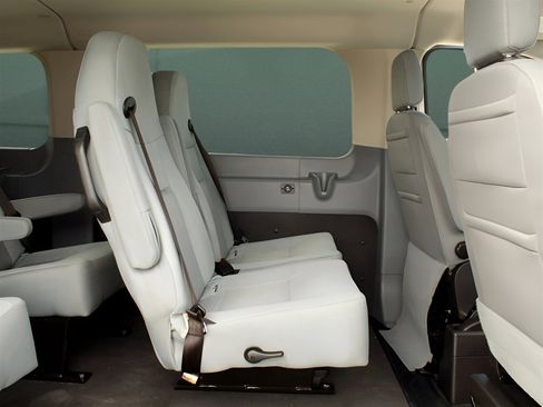 Used 2019 Ford Transit 150 XLT image 29