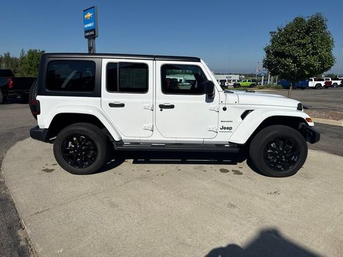 Used 2023 Jeep Wrangler Unlimited Sahara w/ Cold Weather Group AWD/4WD image 4