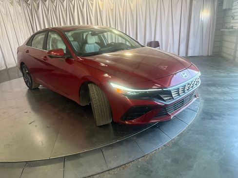 Used 2024 Hyundai Elantra Limited FWD image 3