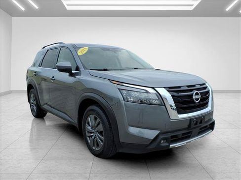Used 2024 Nissan Pathfinder SV AWD/4WD image 3