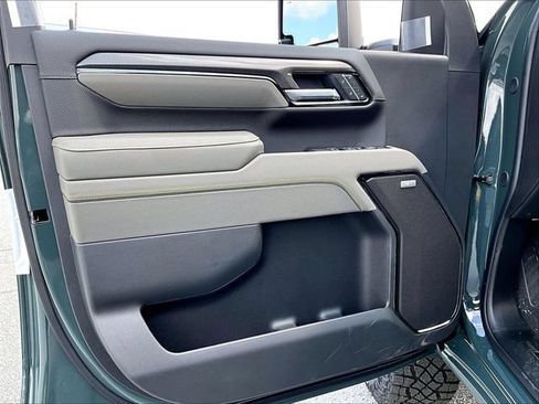 New 2026 Chevrolet Silverado 2500 ZR2 w/ LPO, Dark Essentials Package AWD/4WD image 25