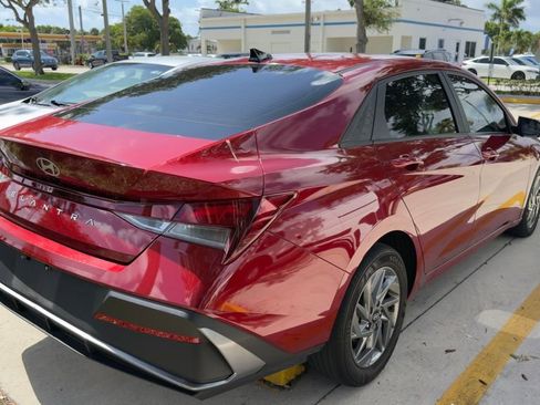 Used 2024 Hyundai Elantra SEL FWD image 5