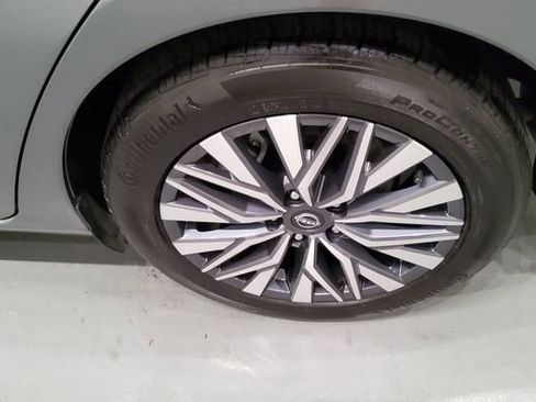 Used 2025 Nissan Altima 2.5 SV FWD image 30