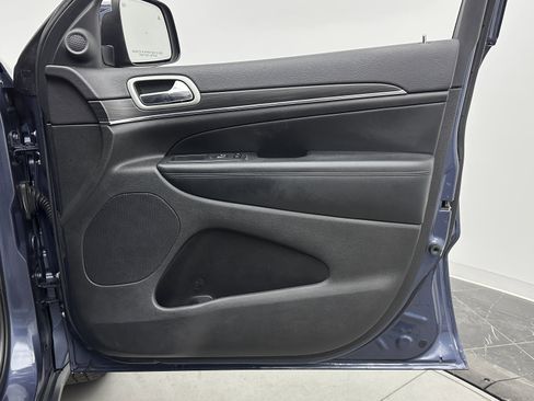 Used 2021 Jeep Grand Cherokee Limited w/ Luxury Group II image 35