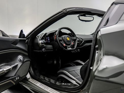 Used 2018 Ferrari 488 Spider RWD image 44