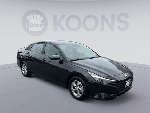 Used 2023 Hyundai Elantra SE FWD image 18