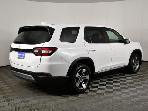 Used 2025 Honda Pilot EX-L image 6