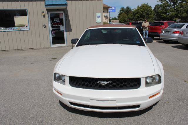 Used 2007 Ford Mustang Premium RWD image 2