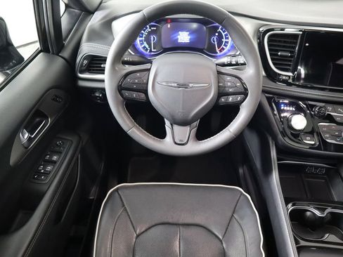 Used 2022 Chrysler Pacifica Limited w/ S Appearance Package image 10