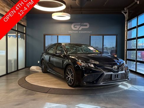 Used 2021 Toyota Camry SE AWD/4WD image 1