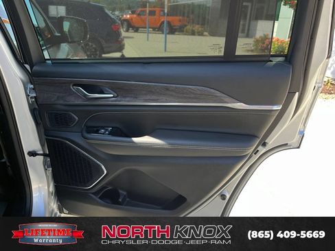 Used 2024 Jeep Grand Cherokee L Overland w/ Advanced Protech Group III AWD/4WD image 27