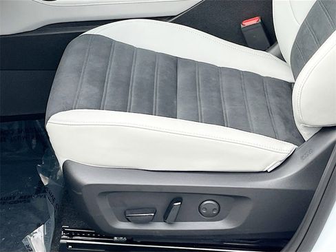 New 2025 Mitsubishi Outlander SE image 20