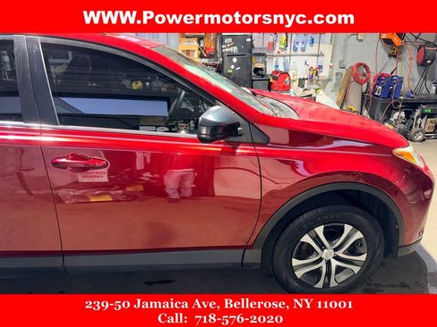 Used 2018 Toyota RAV4 LE image 9