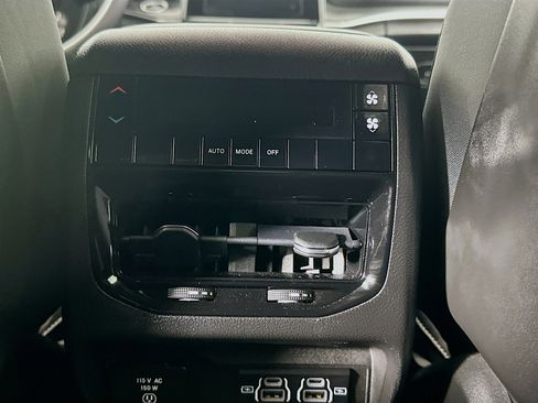 Used 2023 Jeep Grand Cherokee L Laredo image 27