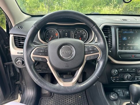 Used 2016 Jeep Cherokee Latitude w/ Cold Weather Group AWD/4WD image 20