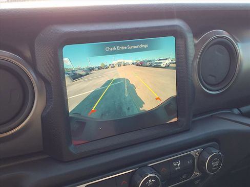 Used 2023 Jeep Gladiator Willys image 16