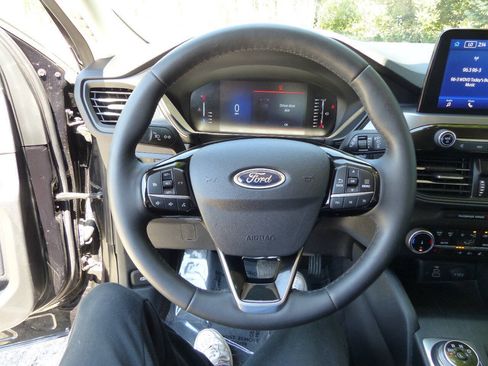 Used 2024 Ford Escape Active w/ Cold Weather Package FWD image 24