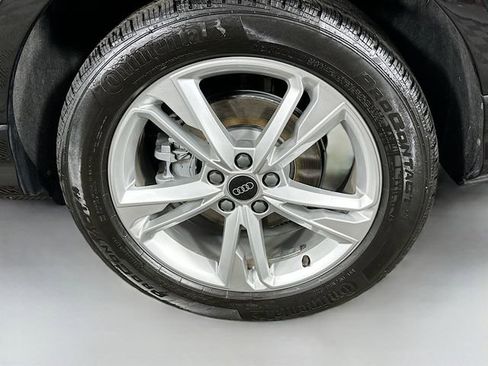 Used 2024 Audi Q3 2.0T Premium w/ 19" Wheel Package AWD/4WD image 30