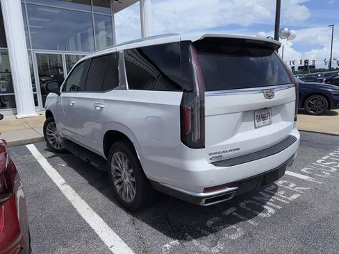 Used 2022 Cadillac Escalade Luxury w/ LPO, Floor Liner Package AWD/4WD image 6