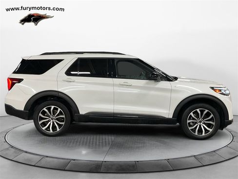 Used 2025 Ford Explorer ST-Line image 2