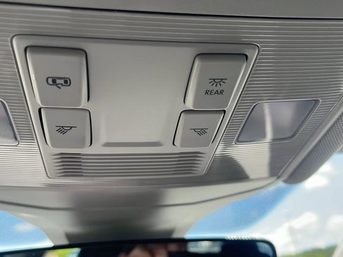 Used 2023 Volkswagen Jetta SE FWD image 16