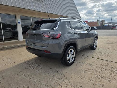 Used 2024 Jeep Compass Latitude w/ Convenience Group AWD/4WD image 8