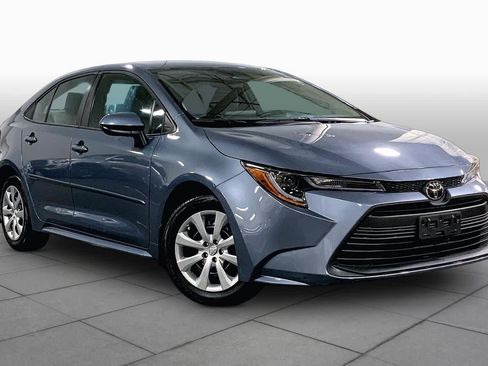 Used 2025 Toyota Corolla LE FWD image 3
