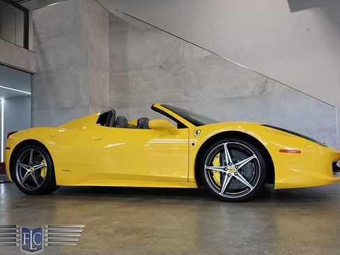 Used 2015 Ferrari 458 Spider RWD image 16