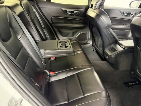 Used 2022 Volvo S60 B5 Momentum image 28