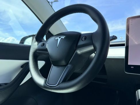 Used 2022 Tesla Model Y Long Range AWD/4WD image 8