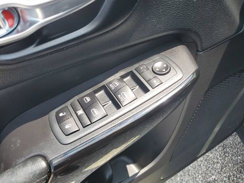 Used 2021 Jeep Cherokee Latitude Plus AWD/4WD image 21