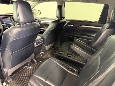 Used 2016 Toyota Highlander XLE AWD/4WD image 19