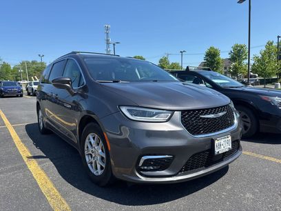 Used 2022 Chrysler Pacifica Touring-L